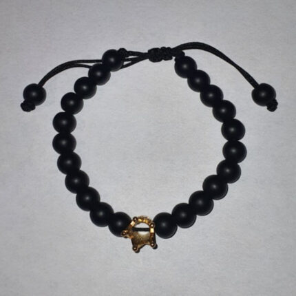 pulsera elegante con dije de corona