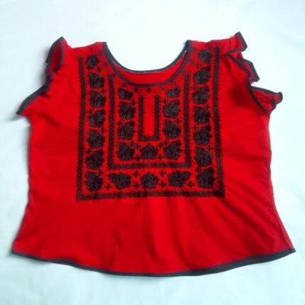 blusa roja bordado de flores negras