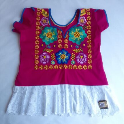 blusa fucsia bordado de flores y olan blanco